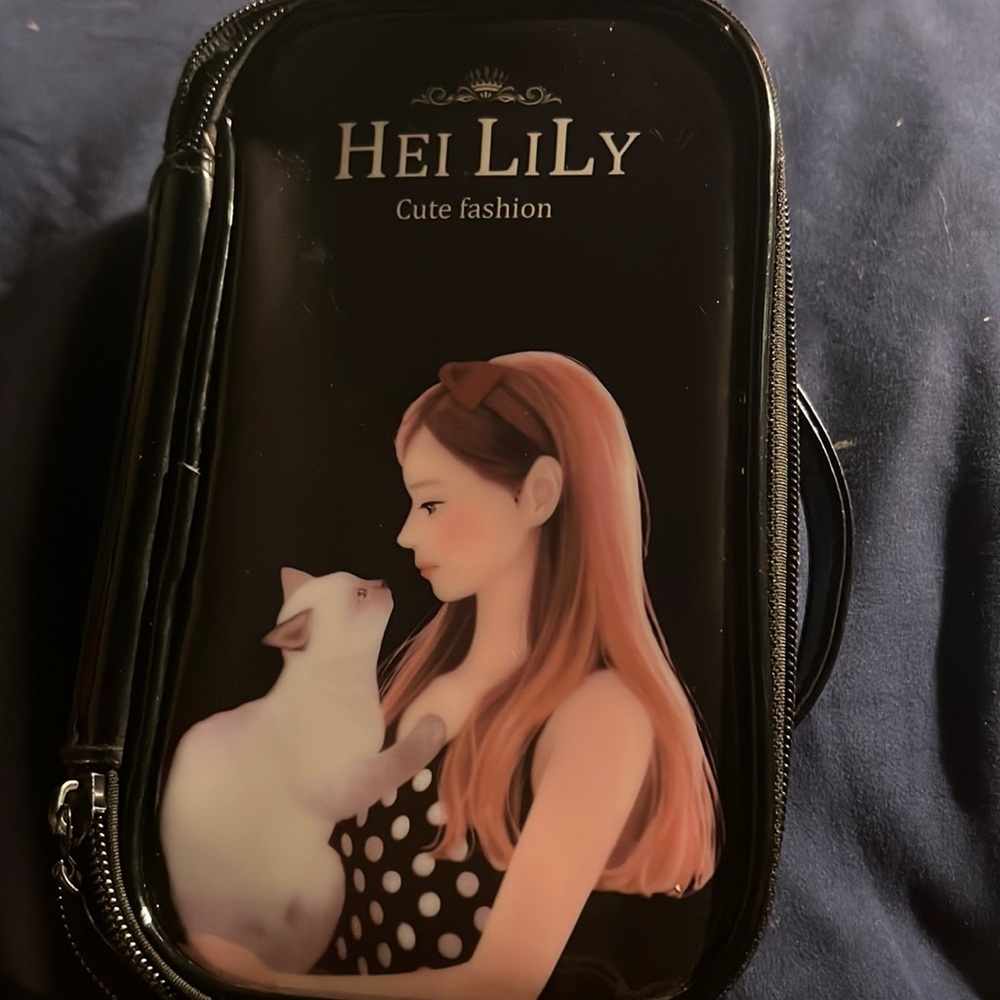I am selling this black hei lily cute fashion accesori I am selling it for $19